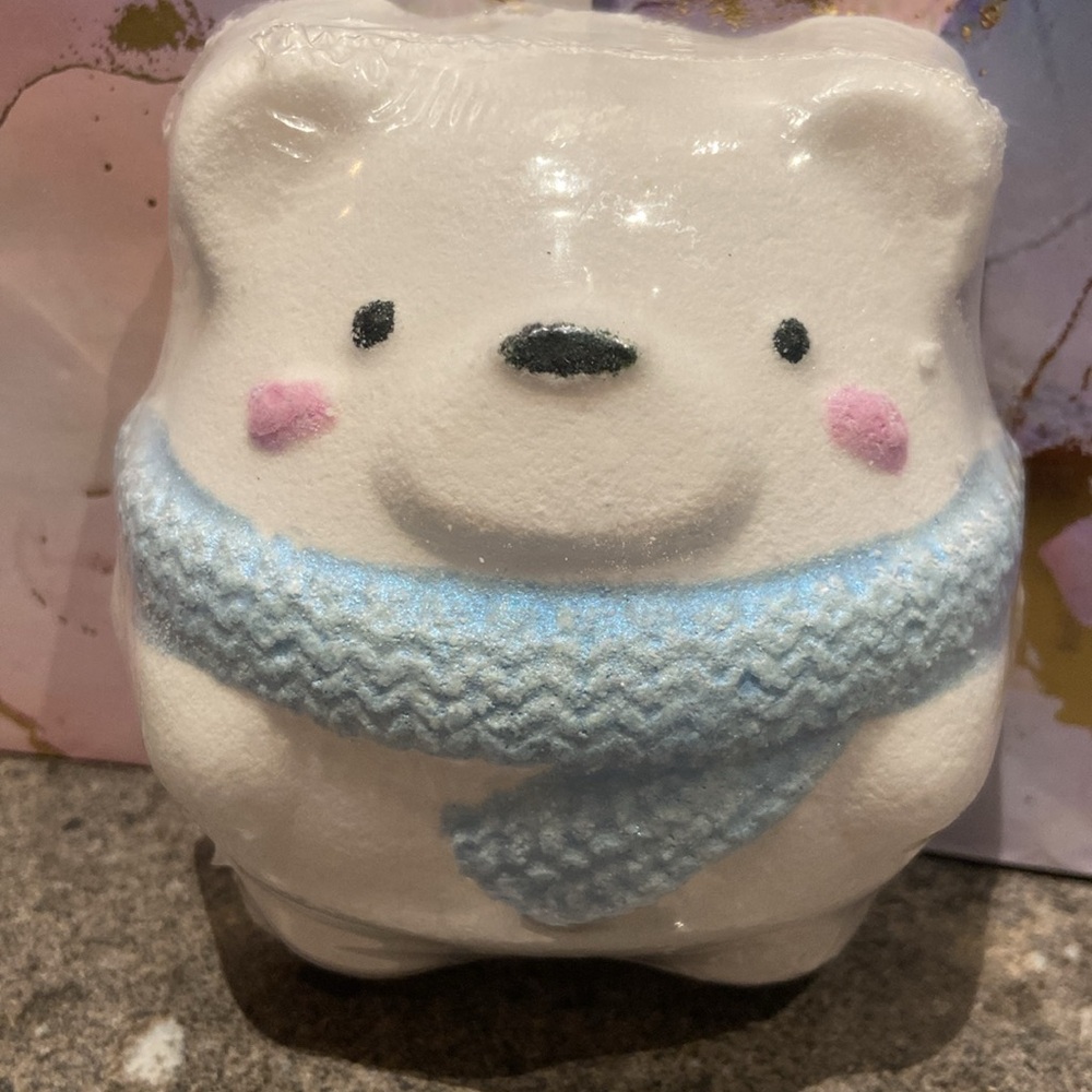 🍭Charmed Aroma polar bear bathbomb